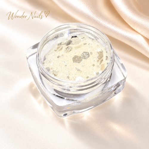 Glitter Mix Hófehér 2. csillámkeverék nyitott tégelyben, világos háttéren