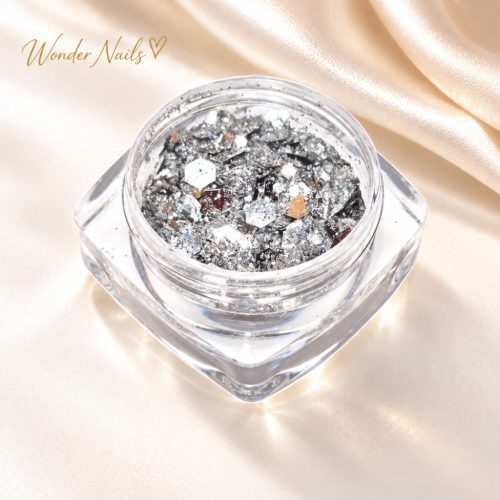Glitter Mix Ezüst 11. csillámkeverék nyitott tégelyben, világos háttéren