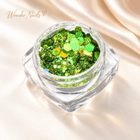 Glitter Mix Tavaszzöld Irizáló 15. csillámkeverék nyitott tégelyben, világos háttéren