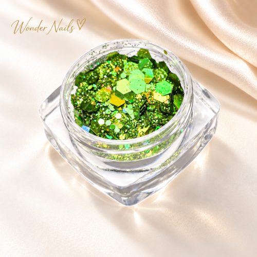 Glitter Mix Tavaszzöld Irizáló 15. csillámkeverék nyitott tégelyben, világos háttéren