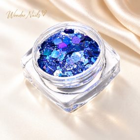 Glitter Mix Misztikkék Irizáló 17. csillámkeverék nyitott tégelyben, világos háttéren