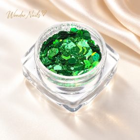 Glitter Mix Irizáló Smaragd Zöld 26. csillámkeverék nyitott tégelyben, világos háttéren
