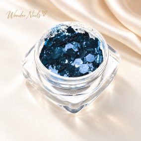 Glitter Mix Misztikkék 40. csillámkeverék nyitott tégelyben, világos háttéren