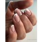 Hard Liquid Gel Rare Pudding – nude alapú francia körmök közelről
