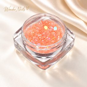 Glitter Mix pasztellkorall 47. – nyitott tégelyben, champagne szatén háttéren