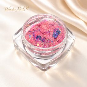 Glitter Mix rózsaszín kék-lila pelyhekkel 50. – nyitott tégelyben, champagne szatén háttéren