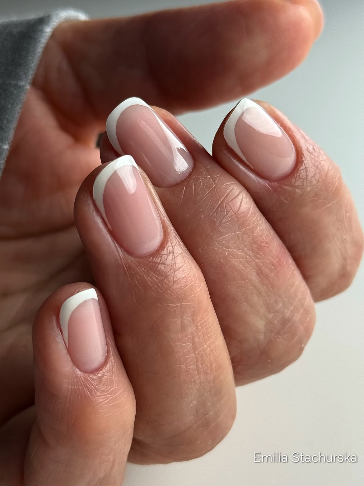 Hard Liquid Gel rövid természetes francia szalonköröm